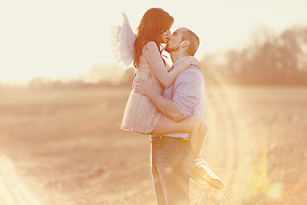 влюбленные целуются